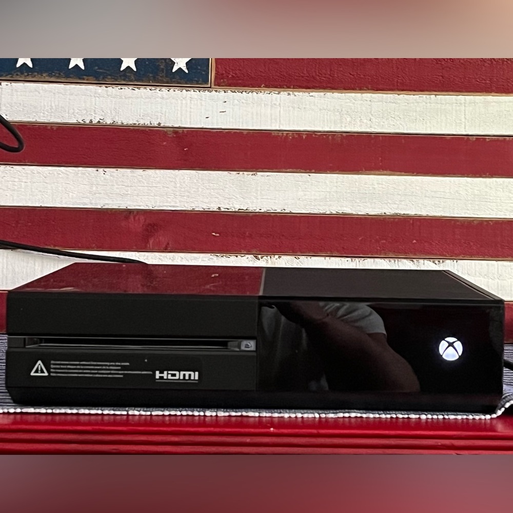 XBOX ONE 365GB W/GAMES